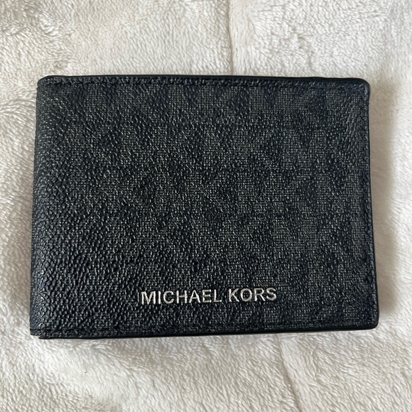 Michael Kors Signature Card Holder & Bundle - Picture 3 of 11